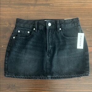 PacSun Bella Mid-Rise Black Denim Mini Skirt Size 23